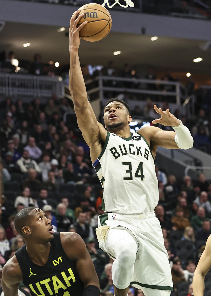 训练课后NBA常规赛传出新动向，密尔沃基雄鹿回应争议，高层表态：气氛紧张，临场指挥获称赞的简单介绍