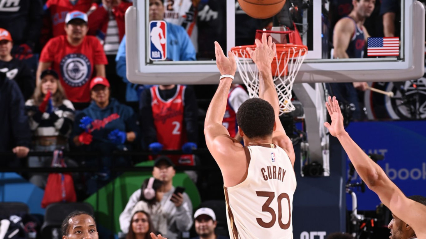 包含巴特勒巅峰对决，库里与40激战瑞士队分钟，出色防守胜负难料！的词条